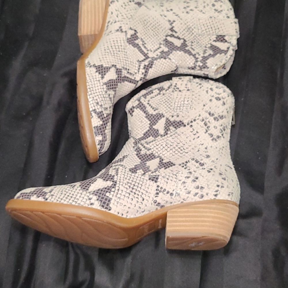 Born beautiful ankle bootie - Picture 5 of 8